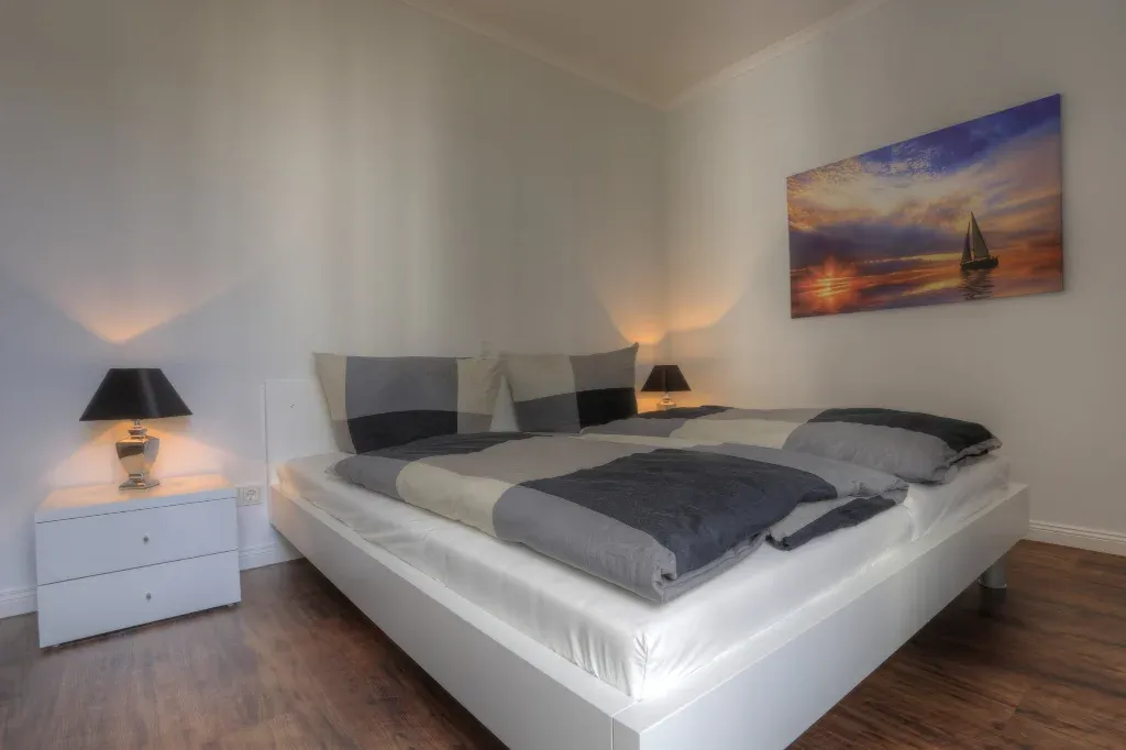 Schlafzimmer 1