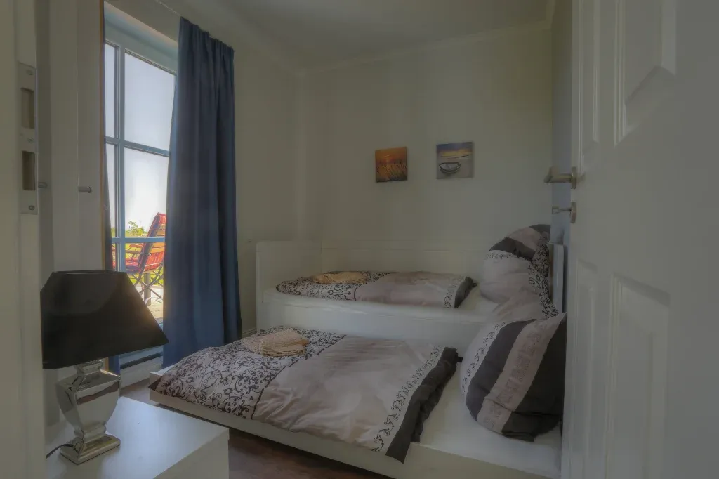 Schlafzimmer 2