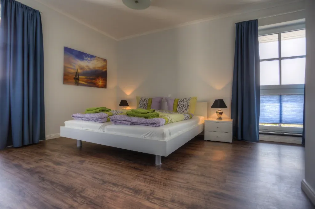 Schlafzimmer 1