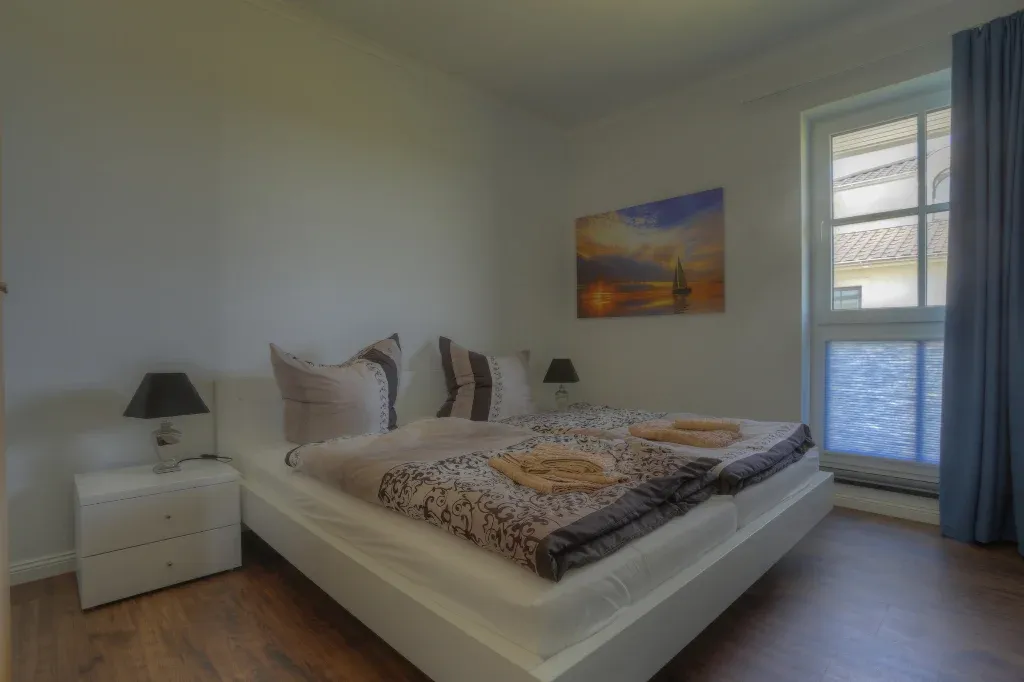 Schlafzimmer 1