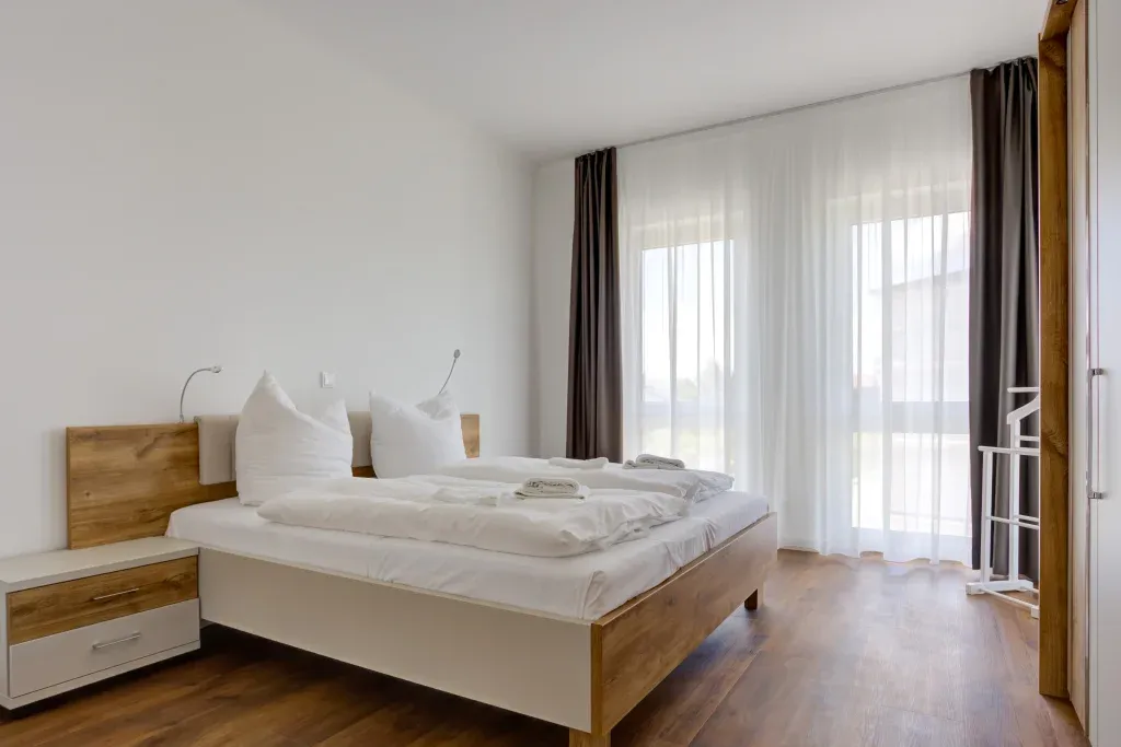 Schlafzimmer 1