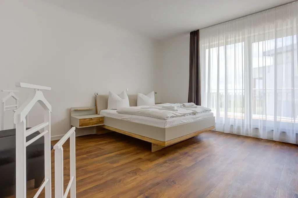 Schlafzimmer 1