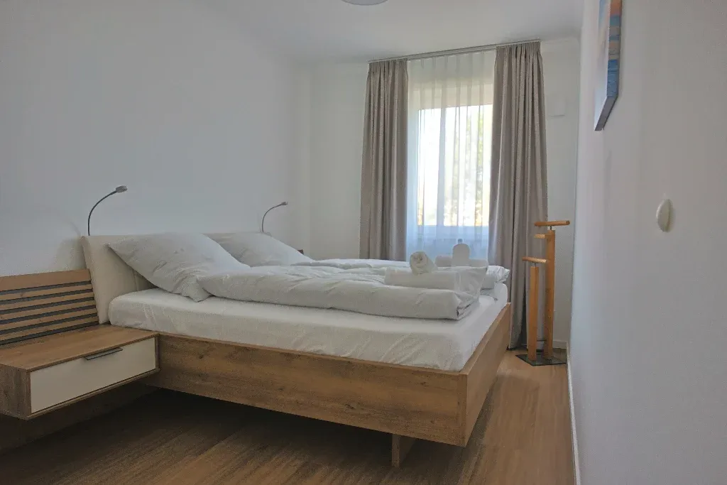 Schlafzimmer 1