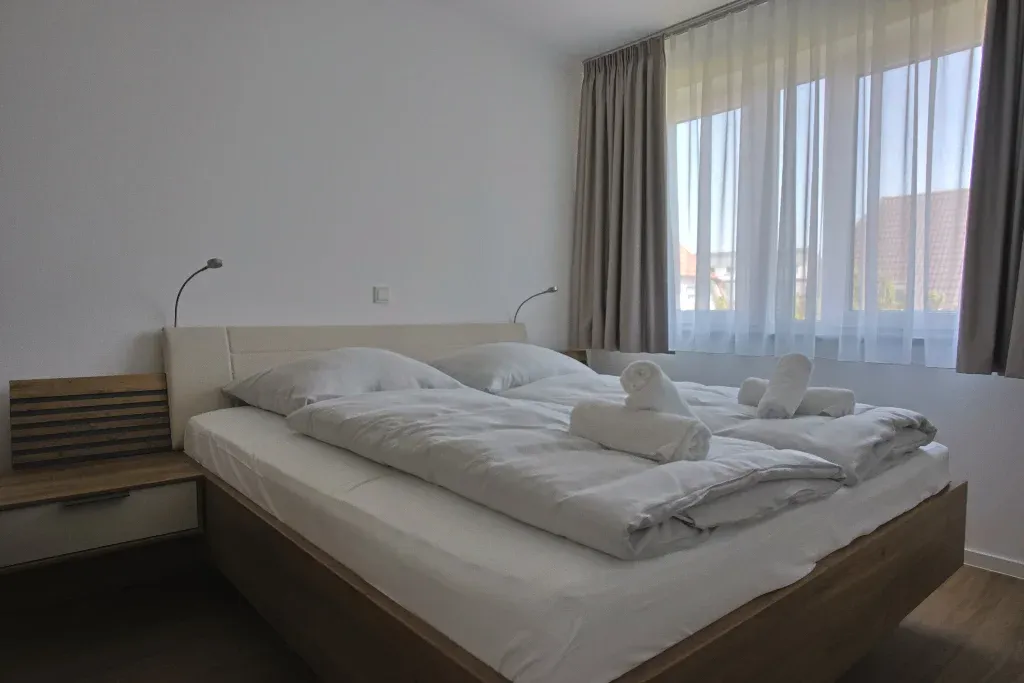 Schlafzimmer 1