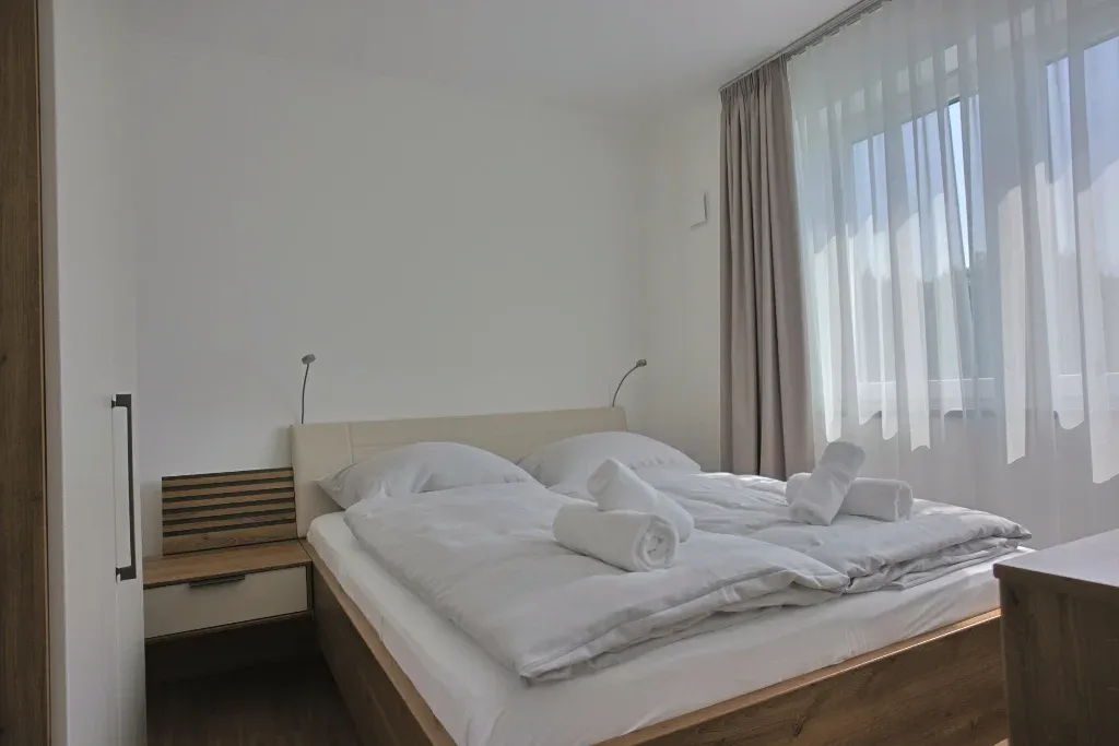 Schlafzimmer 1